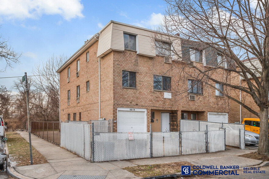 666 Sapphire St, Brooklyn, NY for sale - Building Photo - Image 1 of 1