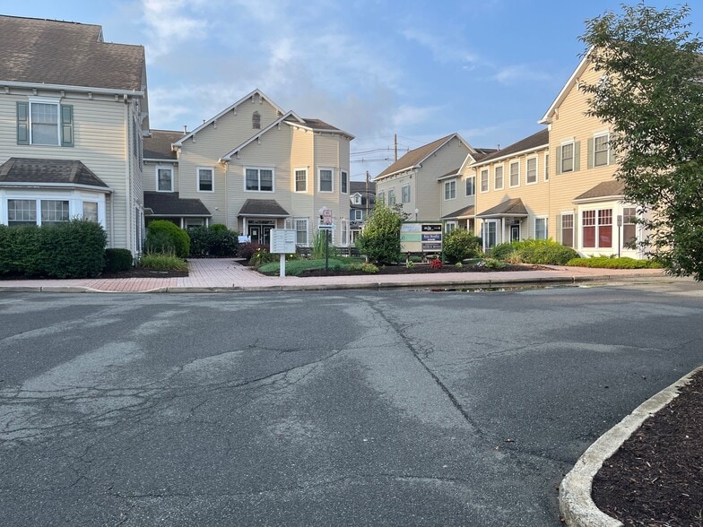 3693A Nottingham Way way, Hamilton, NJ for lease - Primary Photo - Image 1 of 3