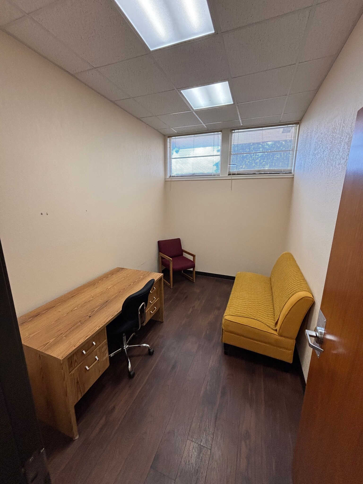 138 E Mistletoe Ave, San Antonio, TX for lease Building Photo- Image 1 of 1