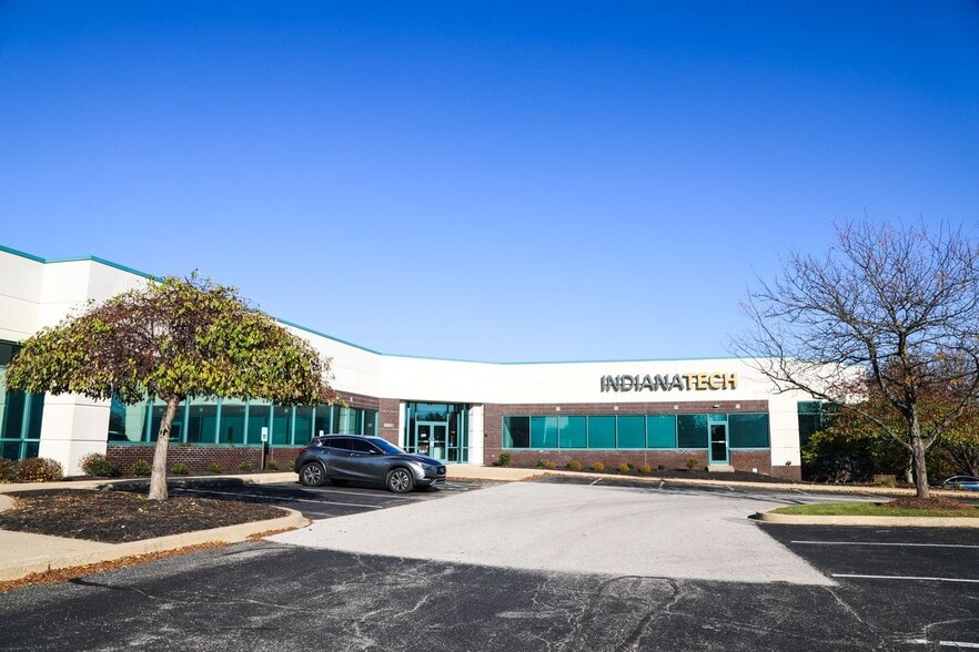 Two Office Buildings Fully Leased portfolio of 2 properties for sale on LoopNet.com - Building Photo - Image 2 of 13