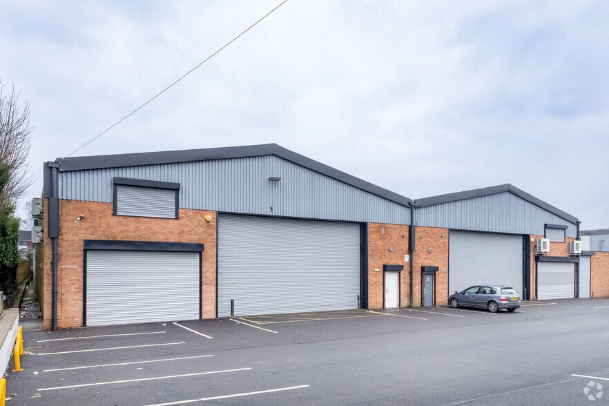 Executive House Linthouse Lane portfolio of 3 properties for sale on LoopNet.com - Primary Photo - Image 2 of 3