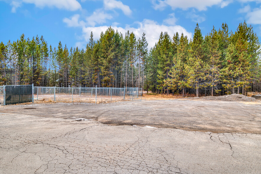 17355 Spring River Rd, Bend, OR for lease - Building Photo - Image 3 of 4