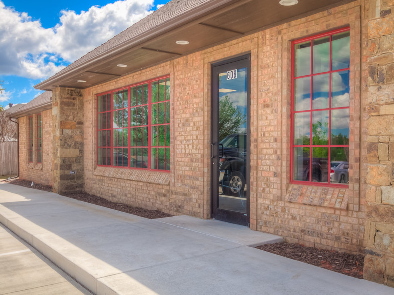 608 Liberty Ln, Edmond, OK for lease - Building Photo - Image 3 of 29