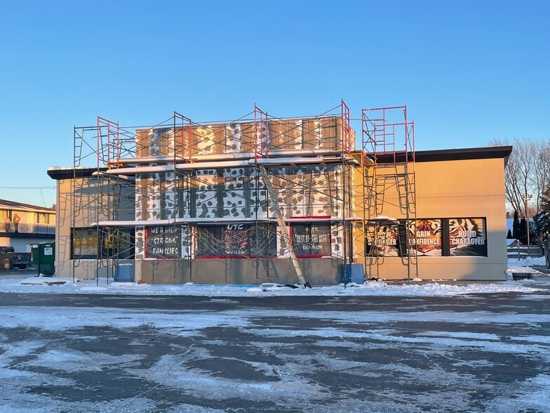 1598 DeKalb Ave, Sycamore, IL for lease - Building Photo - Image 2 of 4