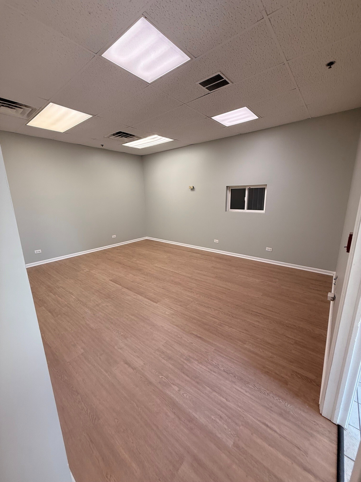 1319 Enterprise Dr, Romeoville, IL for lease Interior Photo- Image 1 of 12