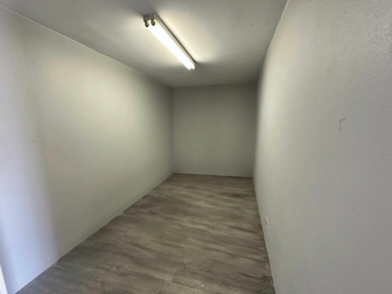 501 N Center St, Mesa, AZ for sale - Interior Photo - Image 3 of 4