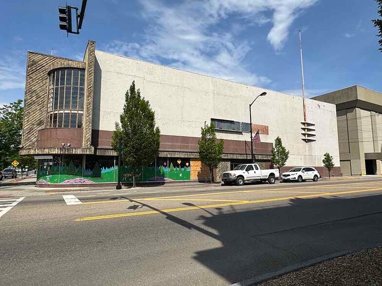 301 Broad St, Kingsport, TN for sale - Building Photo - Image 2 of 11