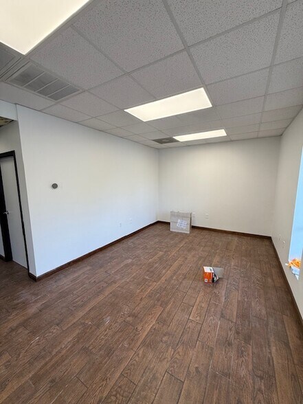 209 Industrial Park Dr, Cumming, GA for lease - Building Photo - Image 3 of 8