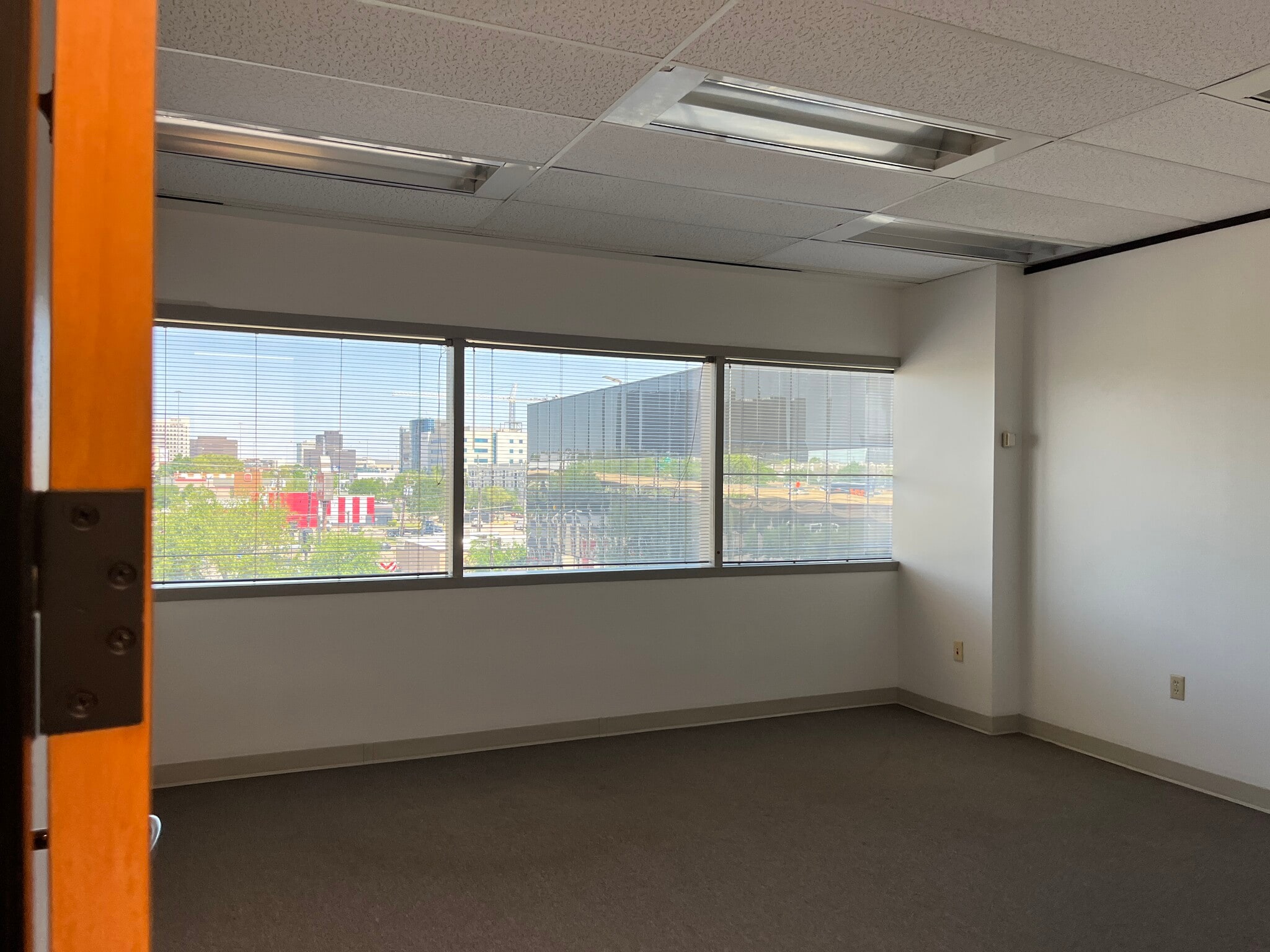 11615 Forest Central Dr, Dallas, TX for lease Interior Photo- Image 1 of 3