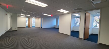 100 Mill Plain Rd, Danbury, CT for lease Interior Photo- Image 1 of 2