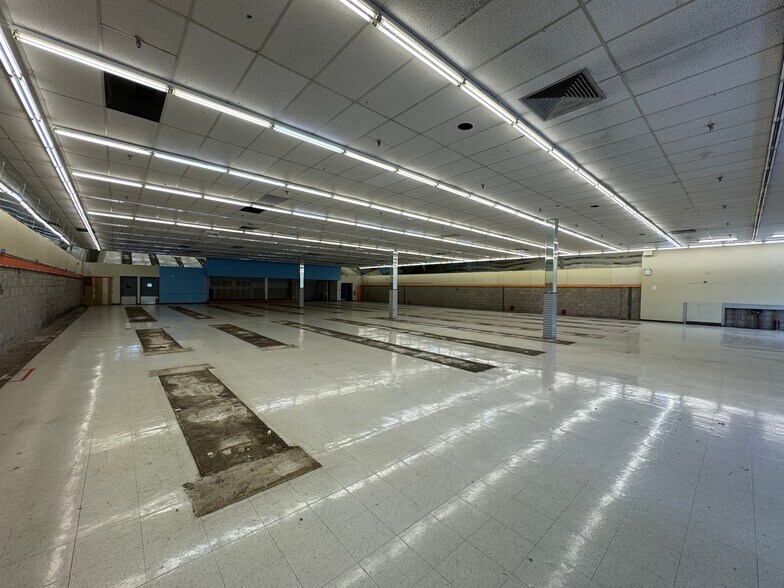 399 William Floyd Pky, Shirley, NY for lease - Building Photo - Image 3 of 5