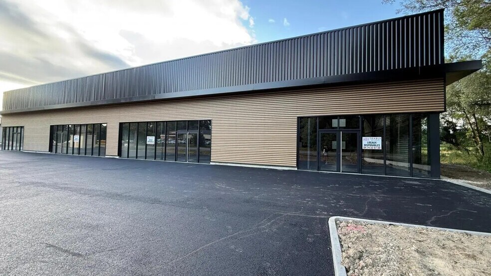 Industrial in Saint-Denis-lès-Bourg for lease - Building Photo - Image 2 of 7