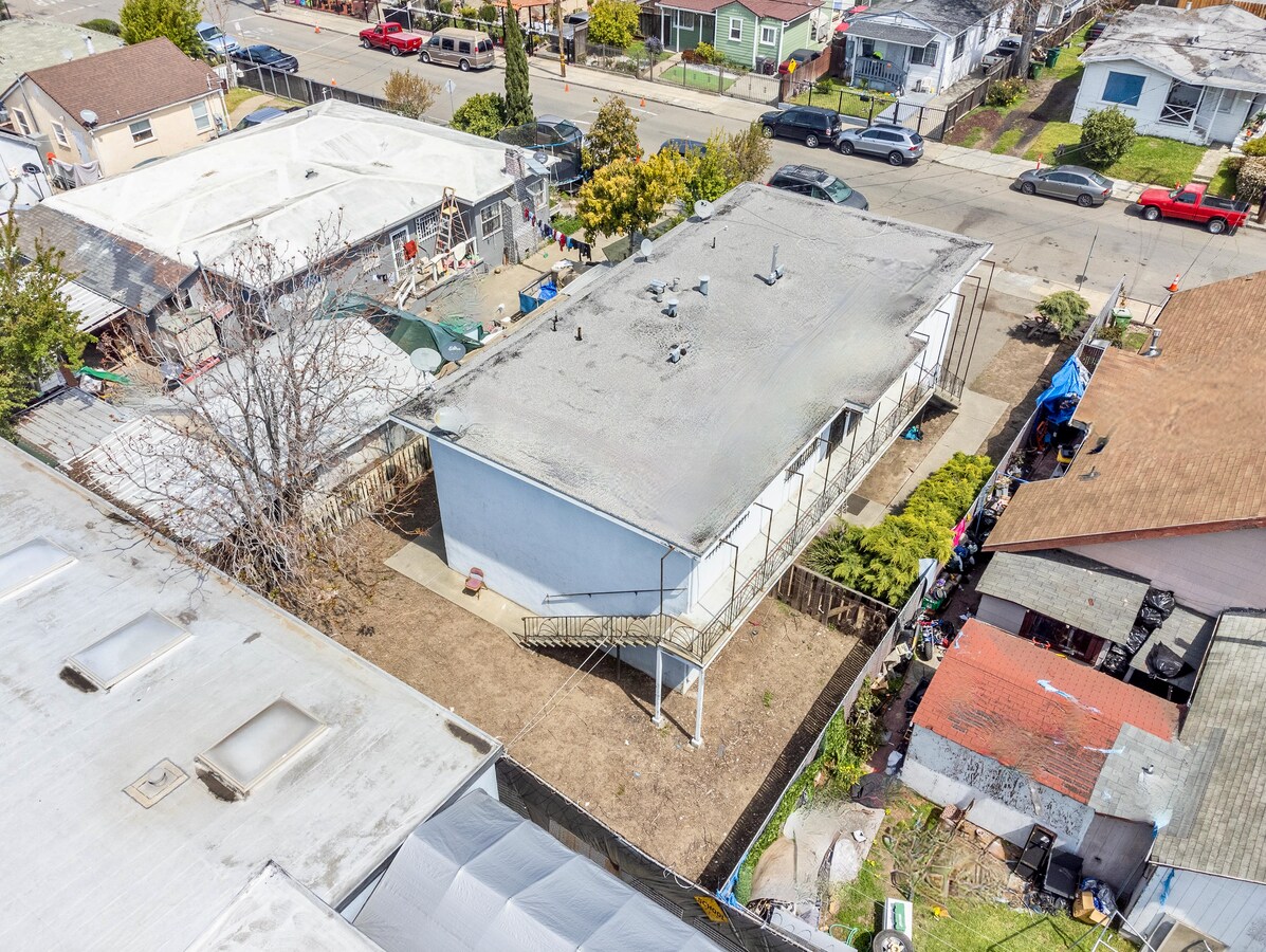 10235 Pippin St, Oakland, CA 94603