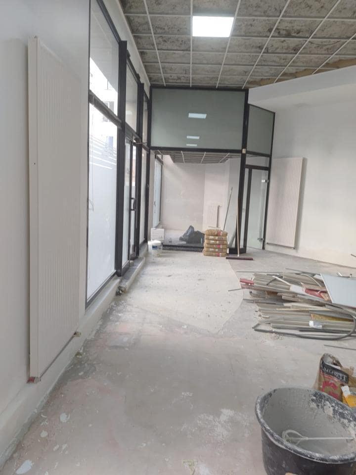 Office in Paris for lease Interior Photo- Image 1 of 3