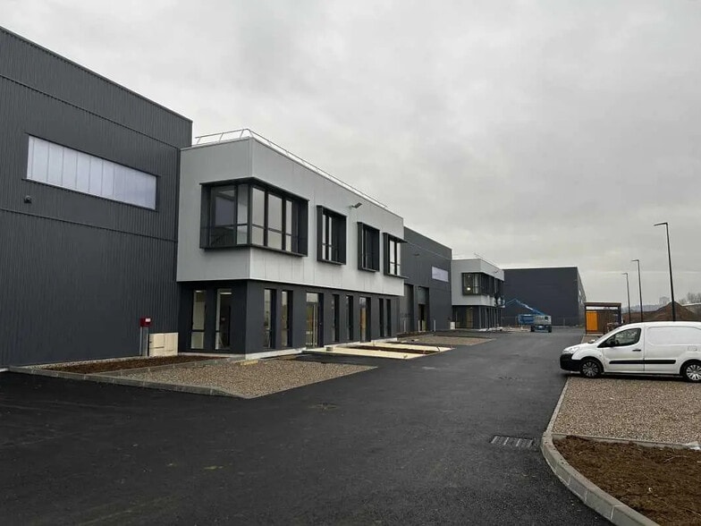 Flex in Saint-Priest for lease - Building Photo - Image 3 of 21