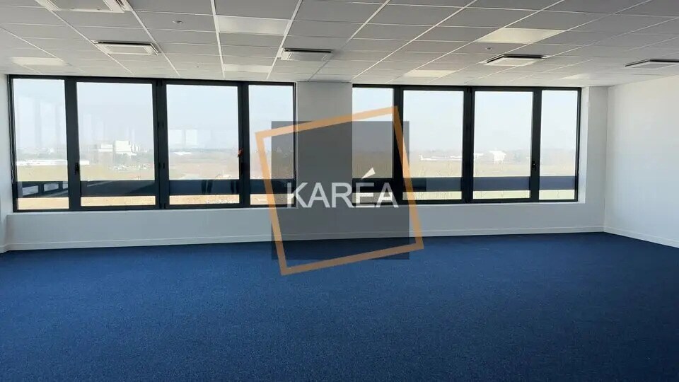 Office in Chessy for lease - Building Photo - Image 3 of 5