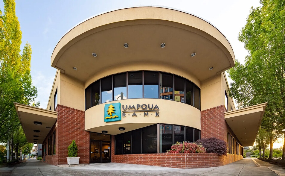 245 Commercial St SE, Salem, OR for lease - Building Photo - Image 2 of 19