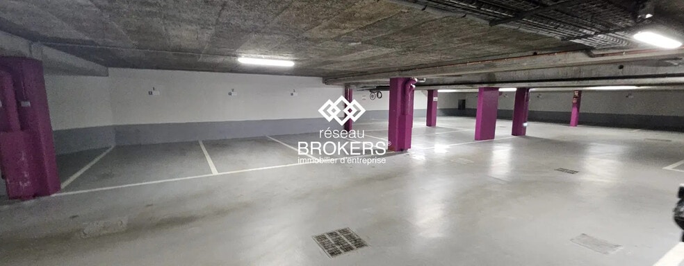 Office in Le Pecq for lease - Building Photo - Image 3 of 6