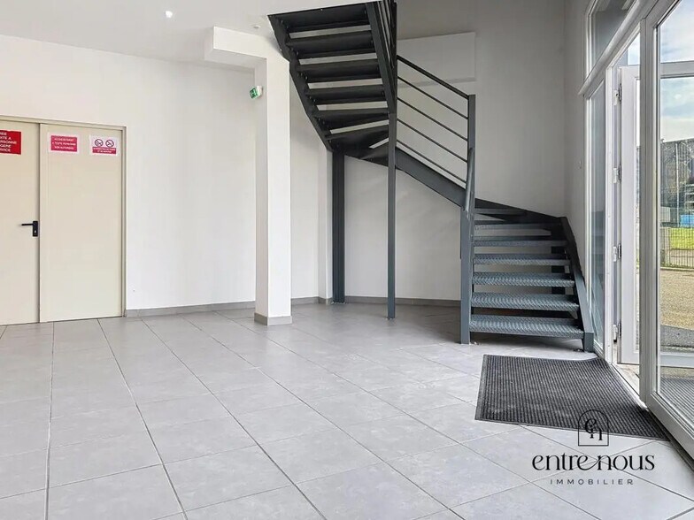 Industrial in Chapareillan for sale - Building Photo - Image 2 of 4