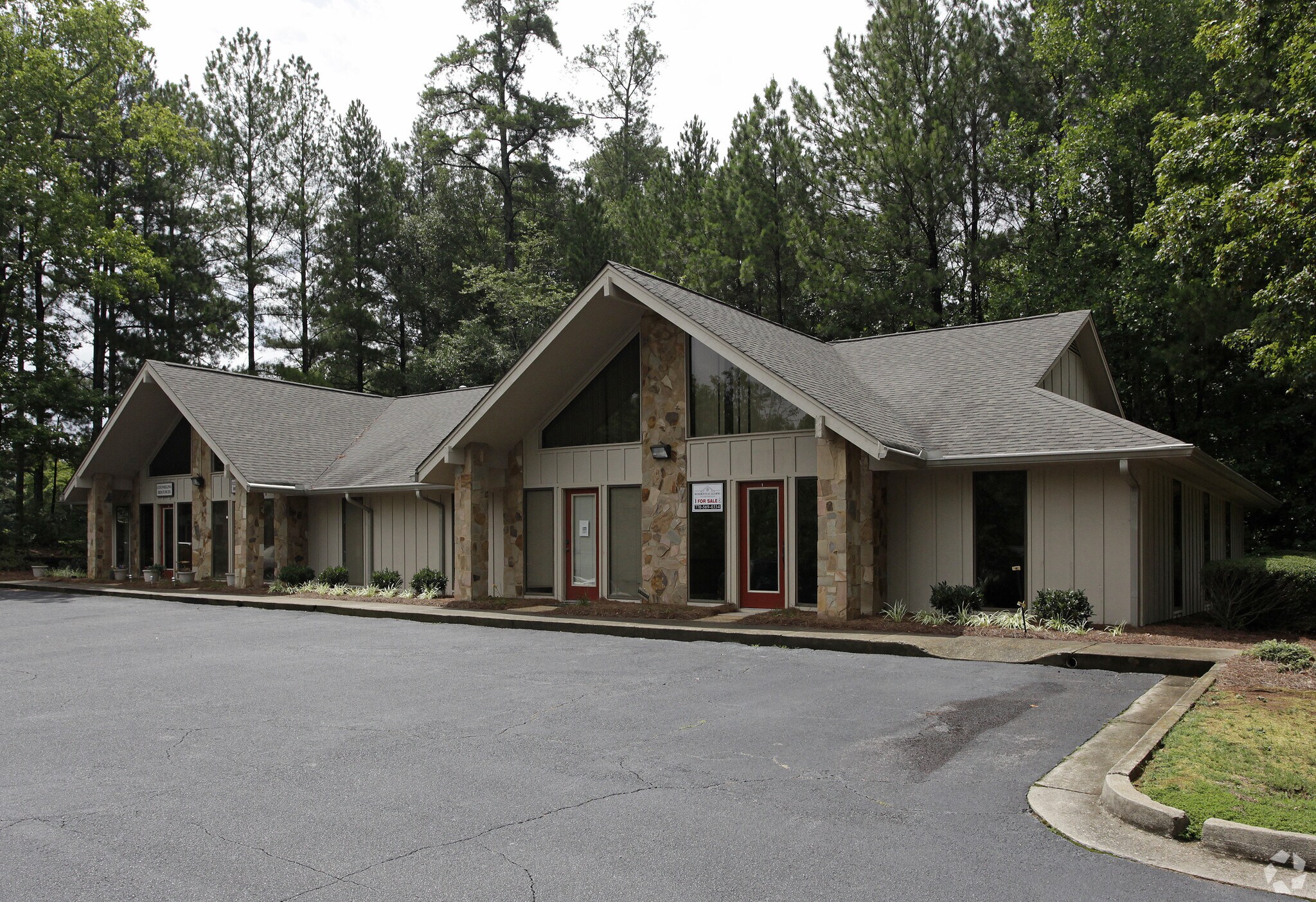 11285 Elkins Rd, Roswell, GA for sale Primary Photo- Image 1 of 1