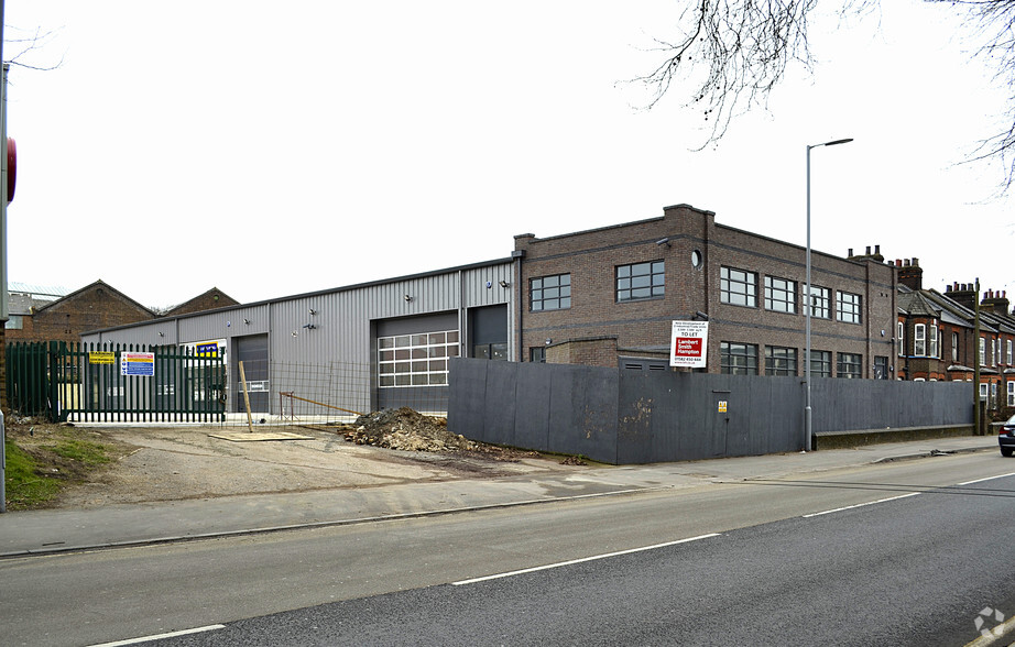 43 Windmill Rd, Luton for lease - Primary Photo - Image 1 of 3