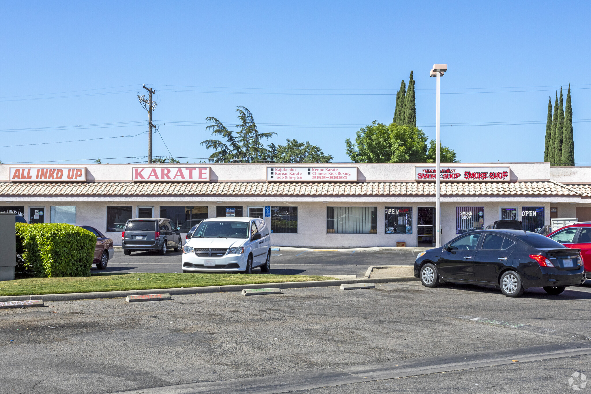 4770-4778 E Clinton Ave, Fresno, CA 93703 - Airport Plaza | LoopNet.com