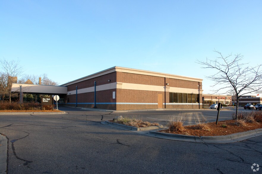 1010-1030 W Broadway Ave, Minneapolis, MN for sale - Building Photo - Image 2 of 4