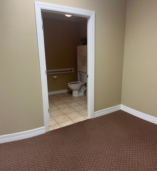 6105 Deltona Blvd, Spring Hill, FL for lease - Interior Photo - Image 2 of 19