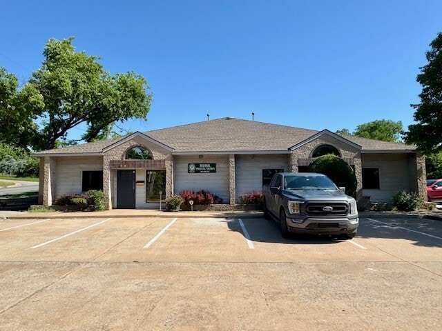 501 E 15th St, Edmond, OK for lease - Primary Photo - Image 1 of 1