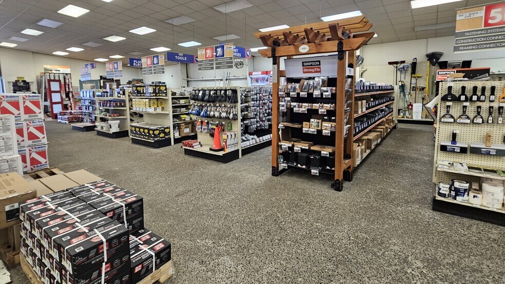 642 Commerce Ave, Longview, WA for lease - Building Photo - Image 2 of 18