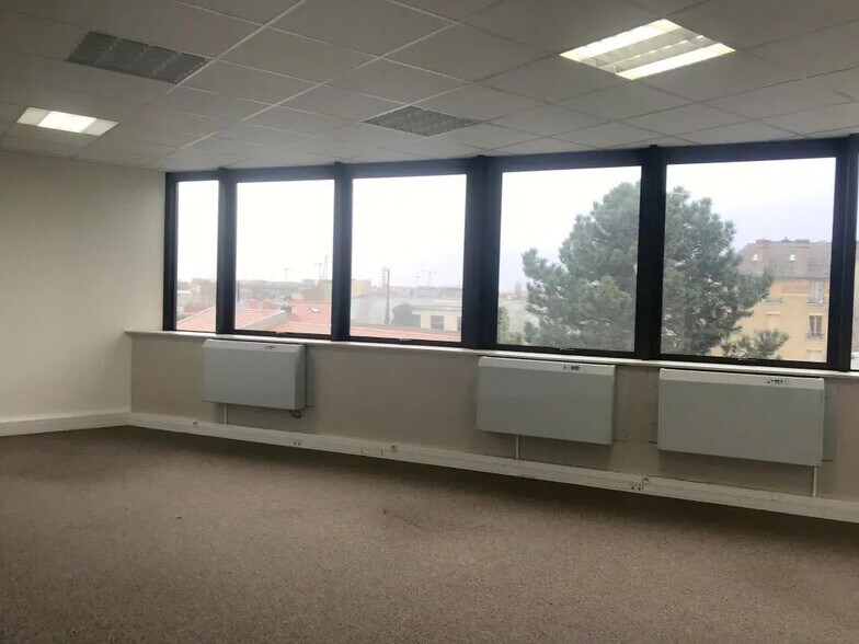 Office in Argenteuil for sale - Interior Photo - Image 3 of 7