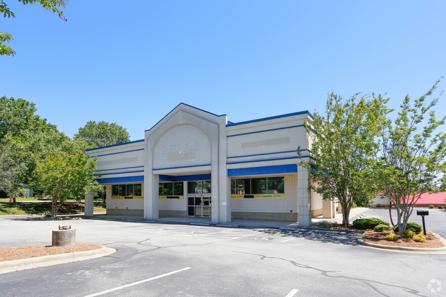 701 E Main St, Lincolnton, NC for sale - Primary Photo - Image 1 of 1