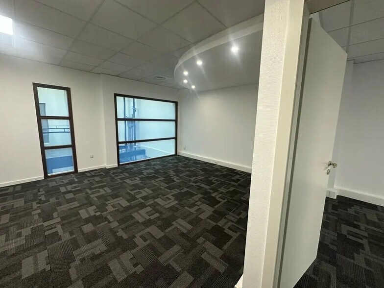 Office in Strasbourg for lease - Interior Photo - Image 3 of 12