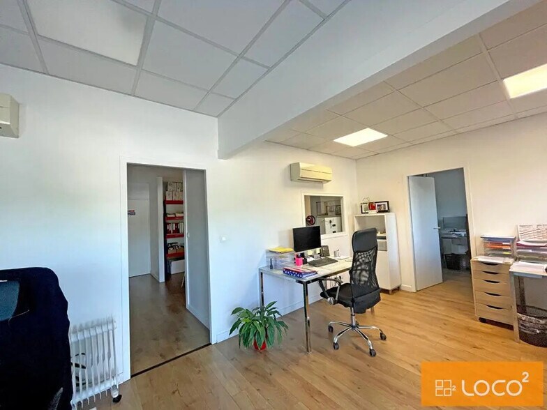 2-3 Allée De Longueterre, Montrabé for lease - Interior Photo - Image 3 of 10