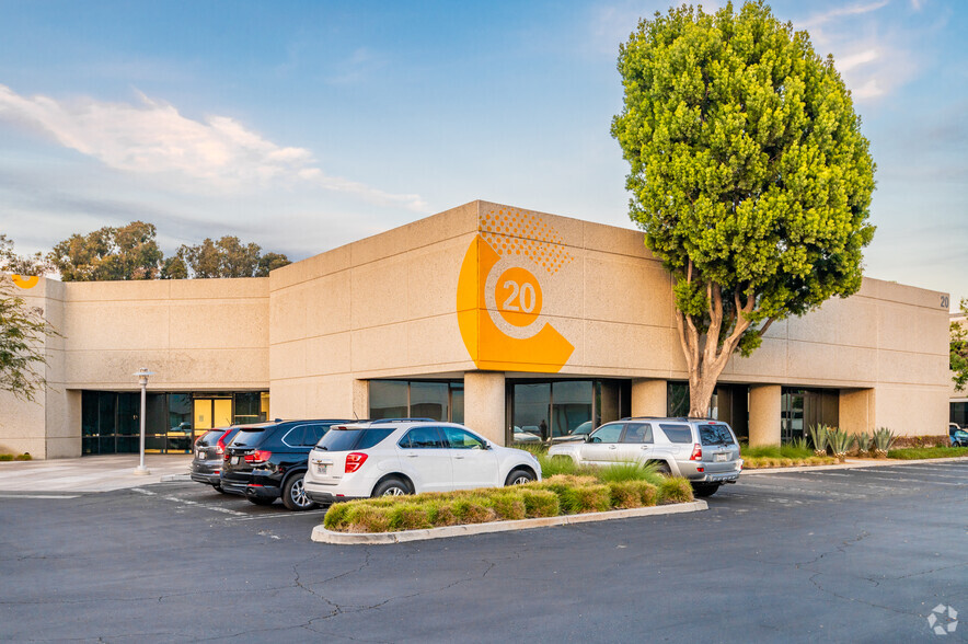 20 Centerpointe Dr, La Palma, CA for lease - Primary Photo - Image 1 of 9