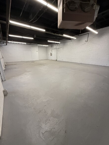 29 Crown St, Nashua, NH for lease - Interior Photo - Image 2 of 11