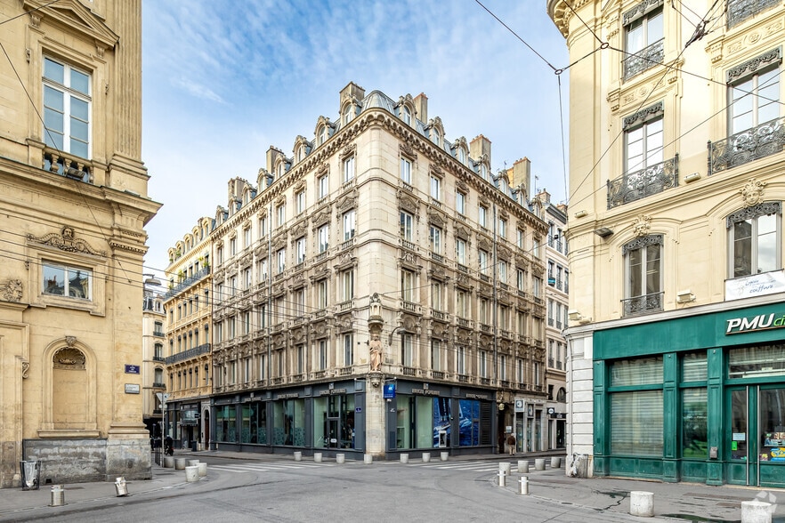 Office in Lyon for lease - Building Photo - Image 1 of 4