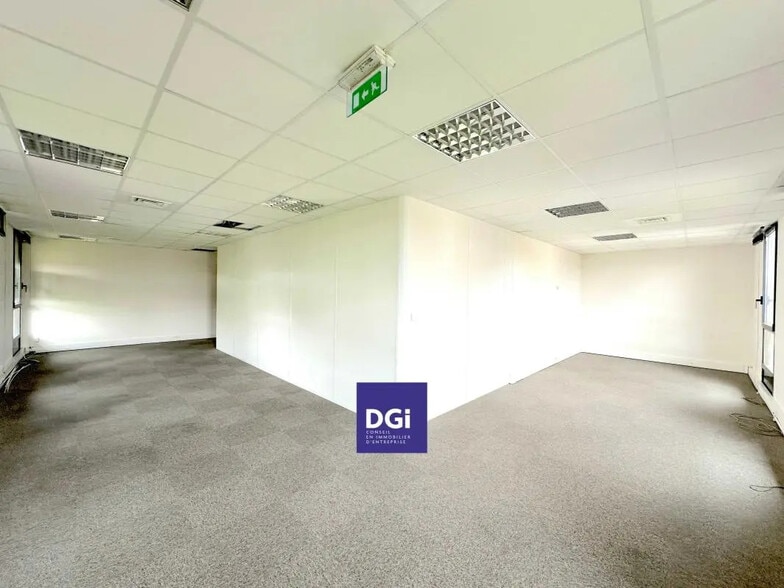 Office in Nîmes for lease - Interior Photo - Image 1 of 4