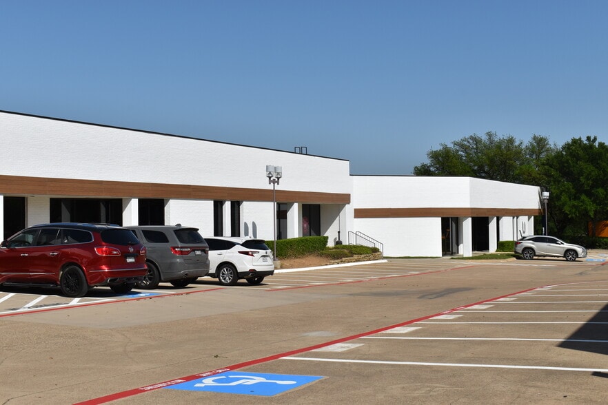 8113 Ridgepoint Dr, Irving, TX for lease - Building Photo - Image 3 of 4