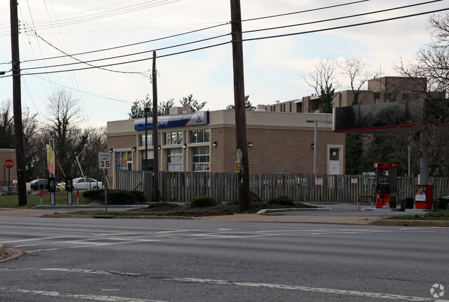 5401 Marlboro Pike, District Heights, MD for lease - Primary Photo - Image 1 of 3