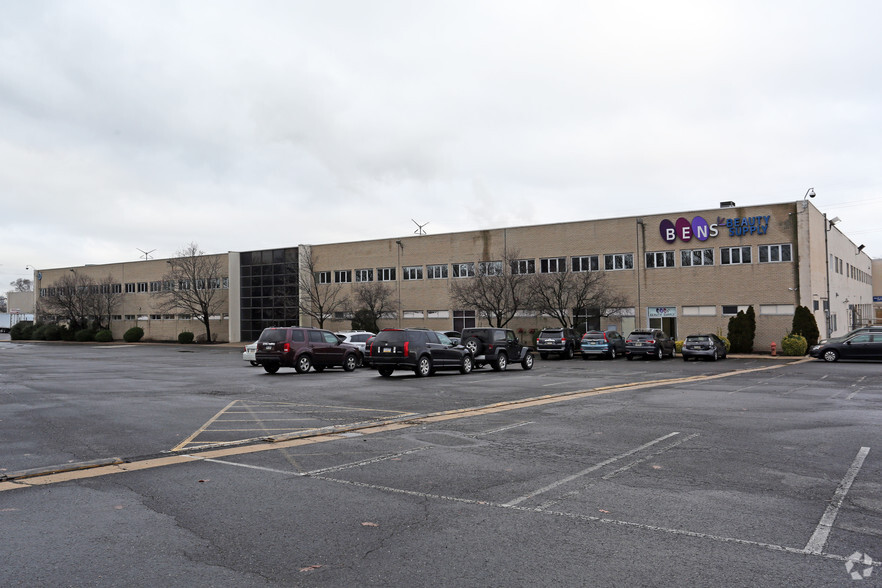 6900 Lindbergh Blvd, Philadelphia, PA for lease - Building Photo - Image 1 of 7