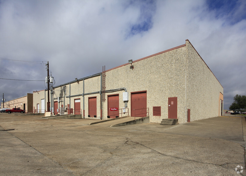 4003 Greenbriar Dr, Stafford, TX for lease - Building Photo - Image 3 of 7