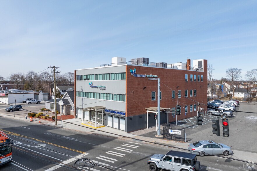 619 Fulton Ave, Hempstead, NY for sale - Primary Photo - Image 1 of 1