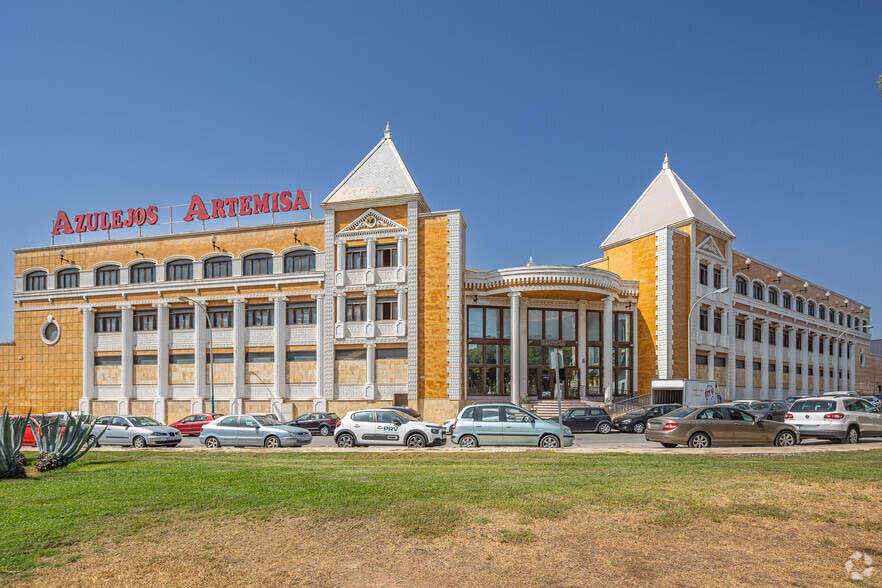 Calle Flauta Mágica, 7, Málaga, Málaga for lease - Primary Photo - Image 1 of 2