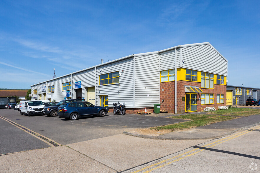 4 Brampton Rd, Eastbourne for lease - Primary Photo - Image 1 of 6