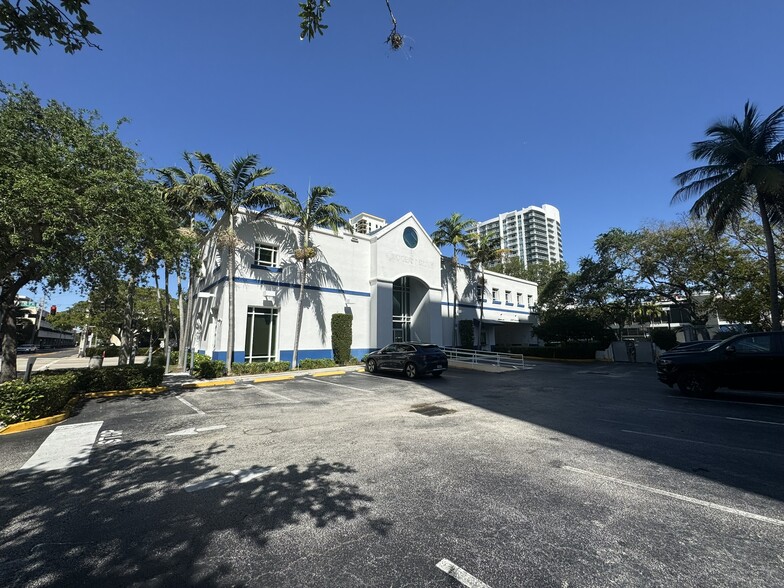 200 NE 3rd Ave, Fort Lauderdale, FL for lease - Building Photo - Image 2 of 9