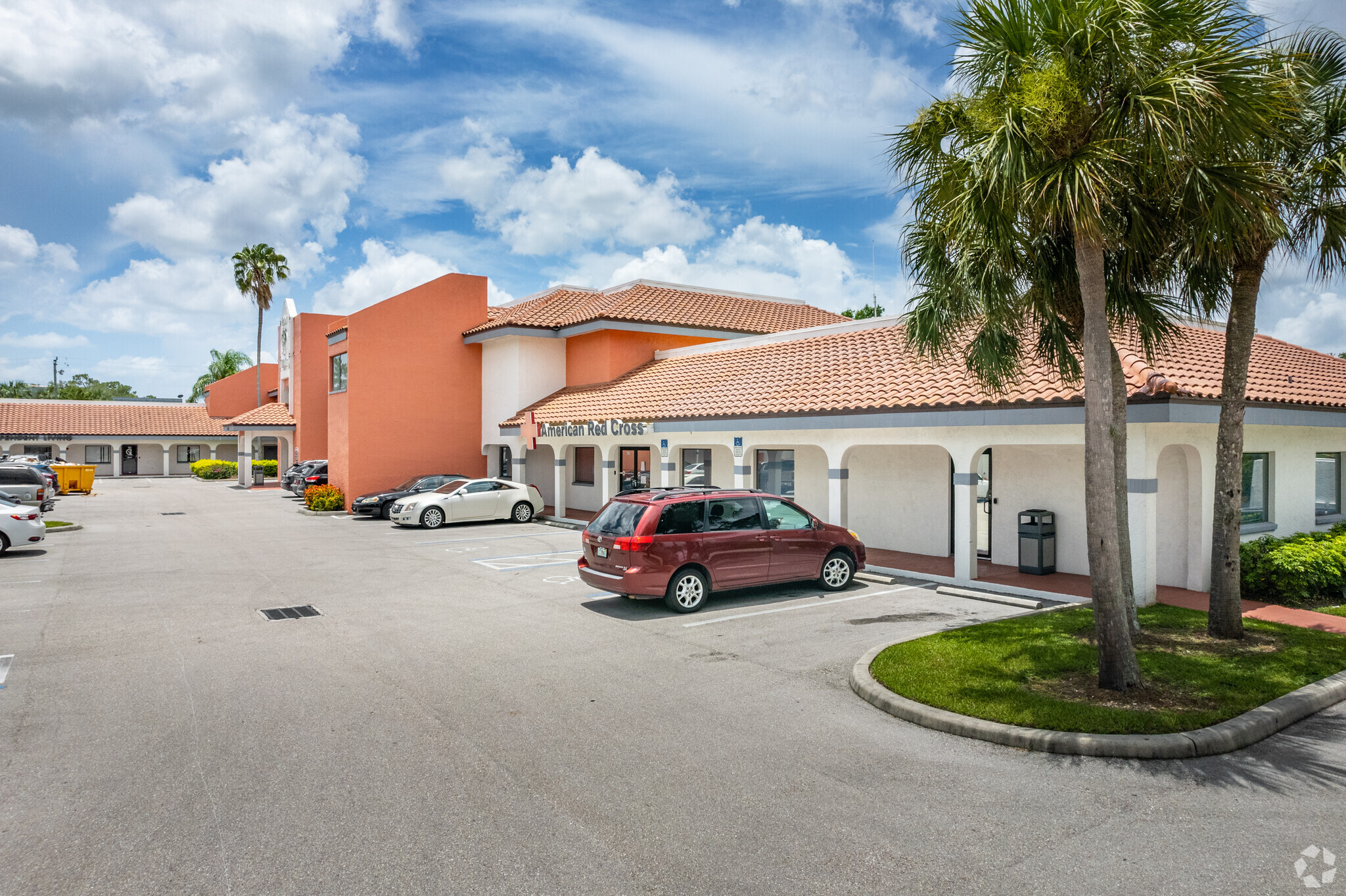 7011-7051 Cypress Ter, Fort Myers, FL for lease Primary Photo- Image 1 of 6