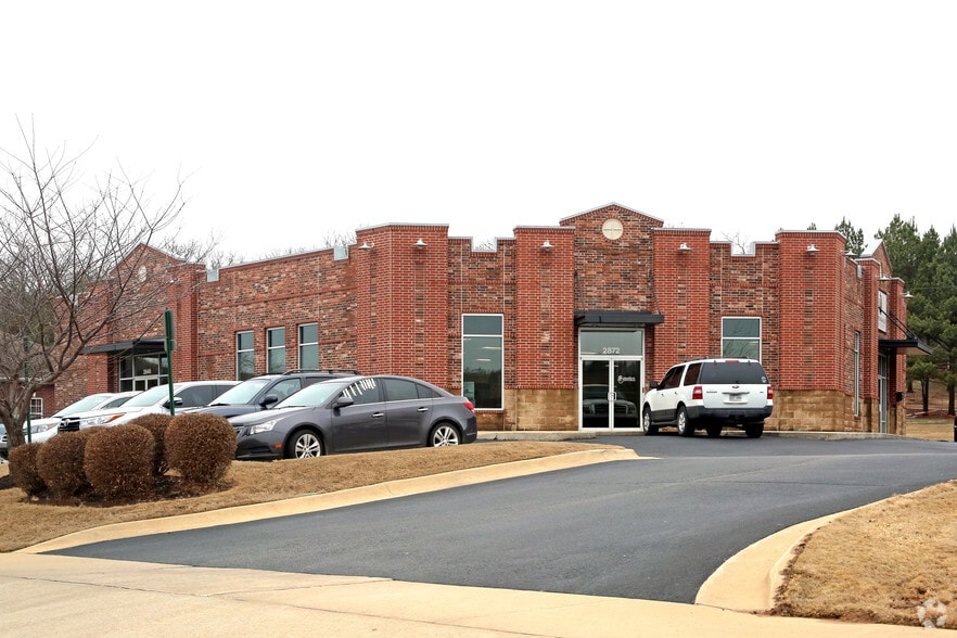 3887 N Crossover Rd, Fayetteville, AR for lease - Primary Photo - Image 1 of 4