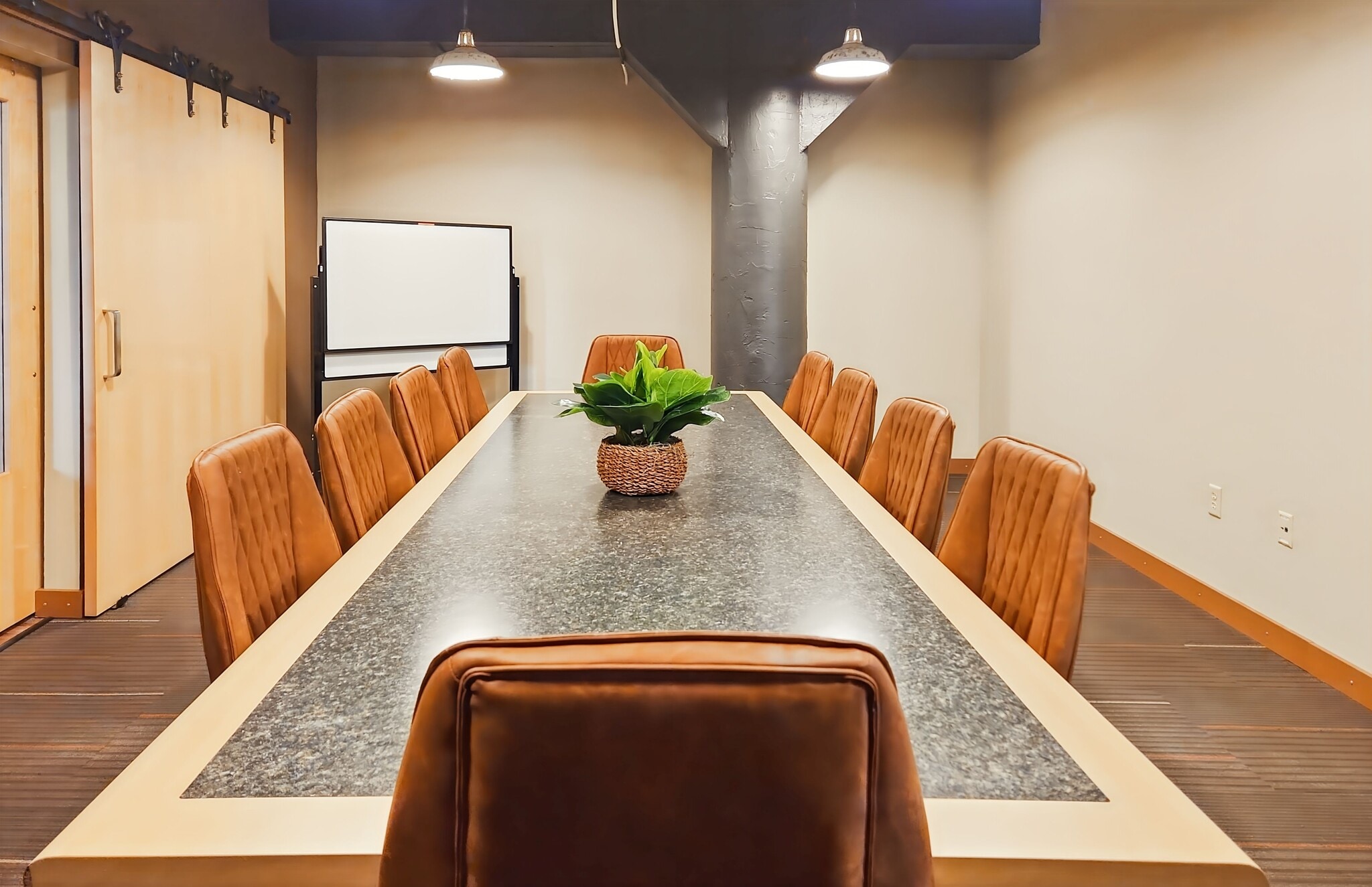 540 N Broadway, Green Bay, WI for lease Building Photo- Image 1 of 25