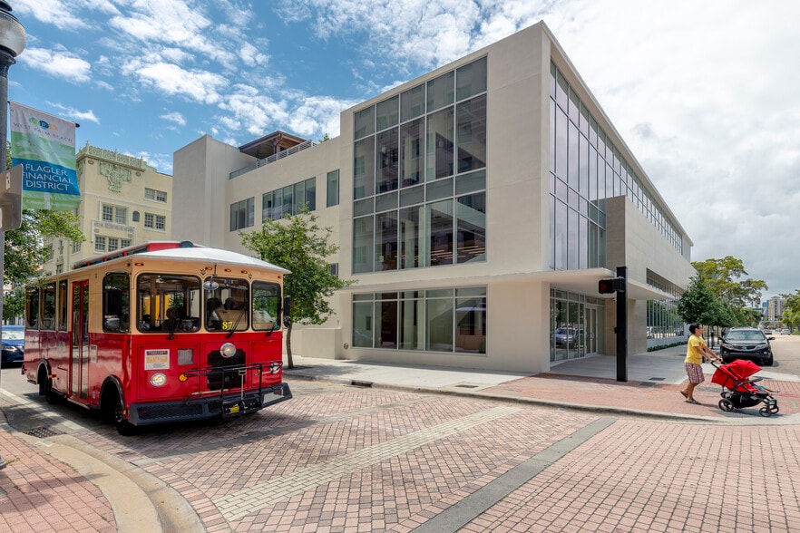 302 Datura St, West Palm Beach, FL for lease - Building Photo - Image 3 of 17